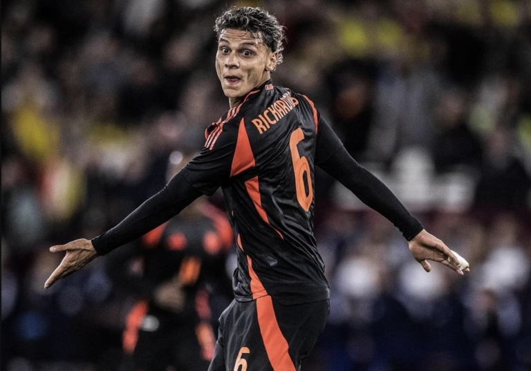 La dedicatoria especial de Richard Ríos en su primer gol con la Selección Colombia